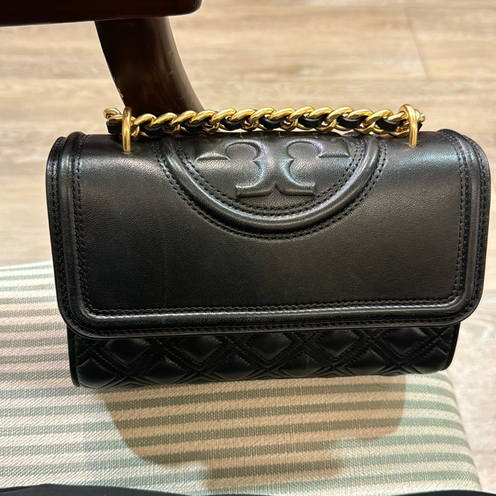 Tory Burch SMALL FLEMING CONVERTIBLE SHOULDER BAG

$498 new